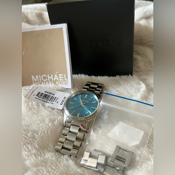 Michael Kors Watch - Picture 3 of 7